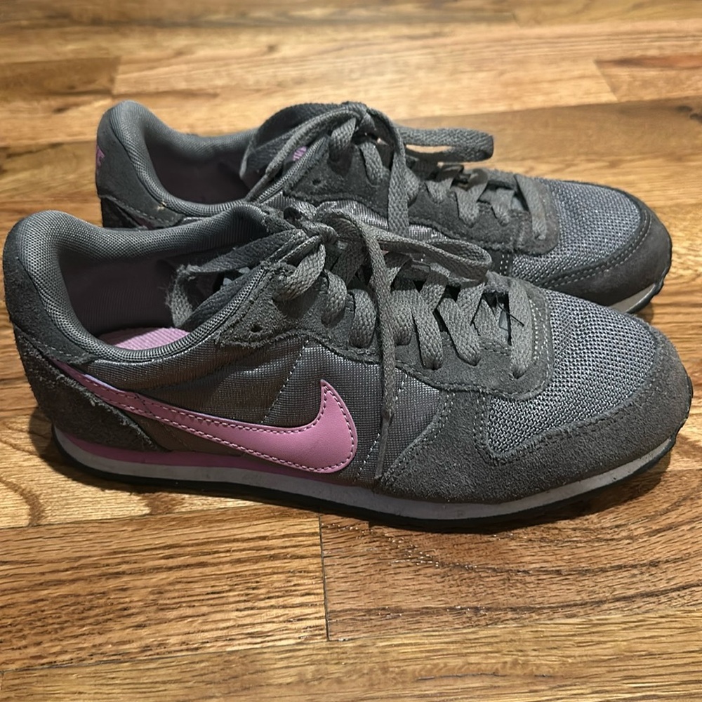 Nike Genicco Grey and Pink 6.5 Trainers